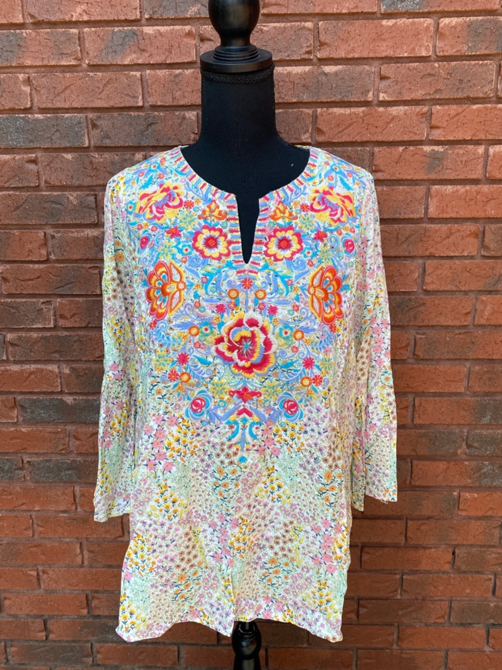 NWT Savanna Jane Bright Floral Embroidered Tunic L